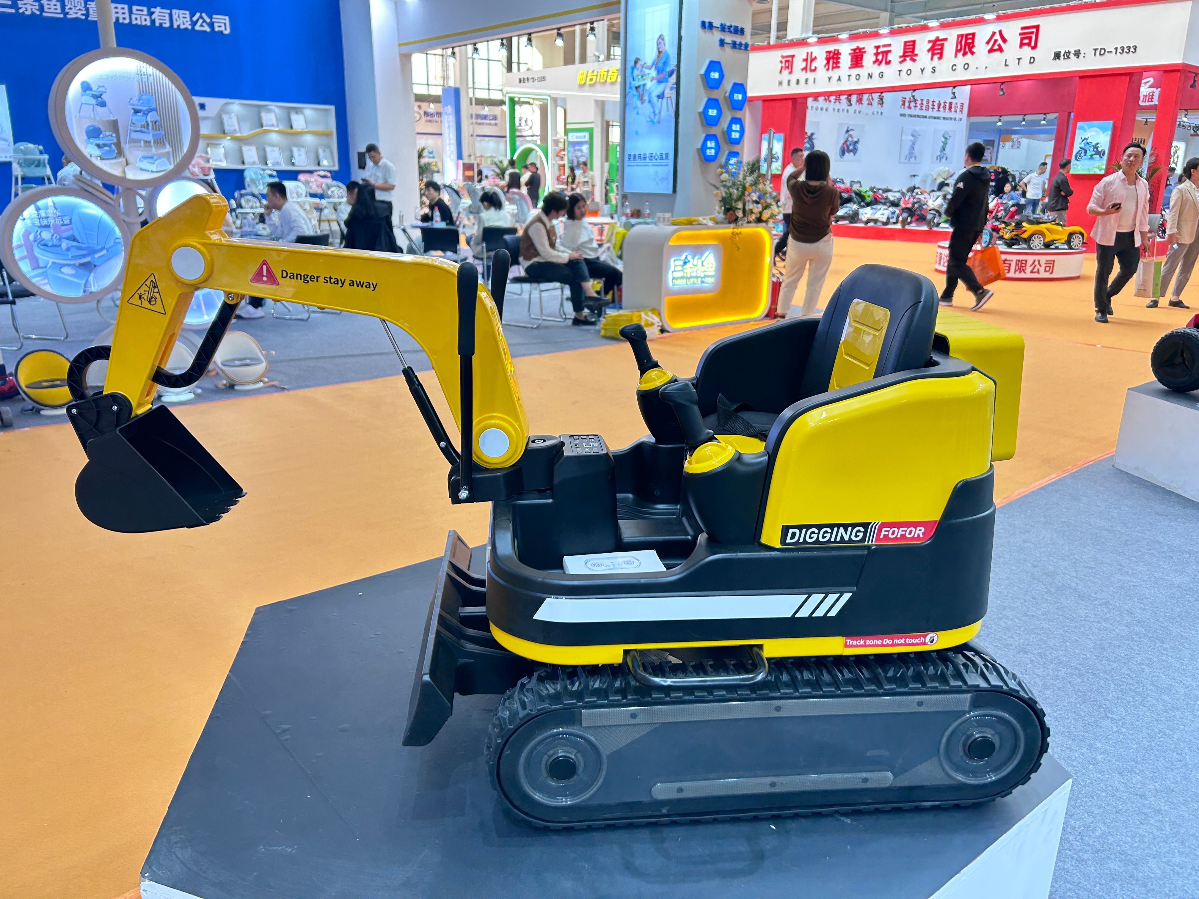 24V Ride-On Construction Digger – Kids Electric Excavator Toy with Dual Motors 750W-Yellow